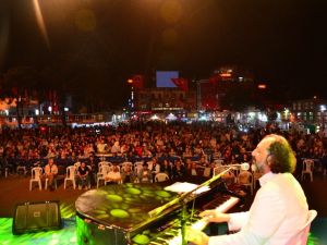 Yücel Arzen Ünyelilerle buluştu