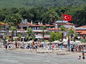 Akyaka günübirlik tatilci akınına uğradı