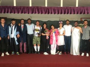 Kuşadası’nda öğretim görevlileri ve öğrenciler birlikte tiyatro oyunu sahneye koydu