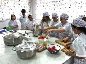 Bucalı kursiyerlerden Ramazan sofralarına muhteşem lezzetler