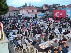 Köyde 5 bin kişiye iftar yemeği