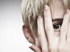 Utangaçlık, sosyal fobiden farklı