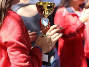 Başarılı sporculara davullu klarnetli karşılama