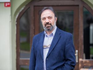 Prof. Dr. Ayhan Kaya Avrupa’da yaşayan gençlerin radikalleşme süreçlerini araştıracak