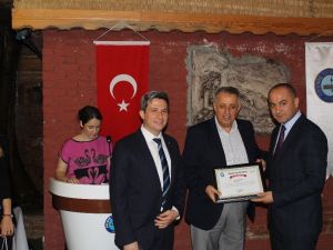 Ödemiş’te 40. yılını dolduran şirketlere plaket