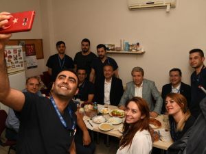 Rektör Budak, iftarda öğrenciler, sahurda sağlık çalışanlarıyla buluştu