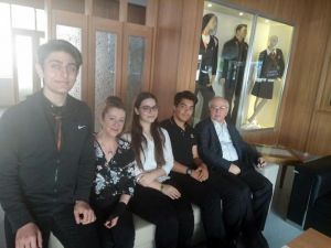 Özel Evrensel Fen Lisesi öğrencileri, fizik alanında dünya birincisi oldu