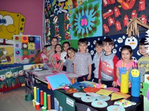 Okul öncesi öğrencilerinin mezuniyet sevinci