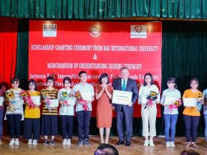 Vietnam’da 300 öğrenciyi BAU bursla ödüllendirdi