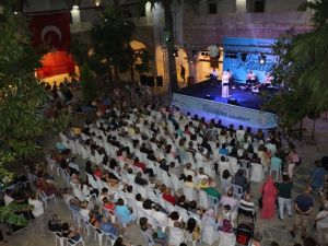 Kuşadası’nda Hale Yamener konseri