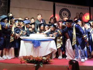 Derece’de mezuniyet sevinci