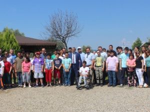 Otizmli çocuklara atla terapi uygulaması sürüyor