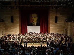 İÜ, İletişim Fakültesi mezunlarını uğurladı