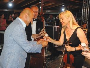 Ulamış köyünün şarkısı yapıldı, klibinde köylüler oynadı