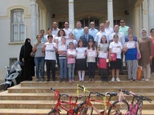 Kuşadası’nda kitap okuma şenliği ödül töreni yapıldı