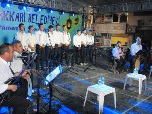 Hakkari ilahi grubu şenliklere renk kattı