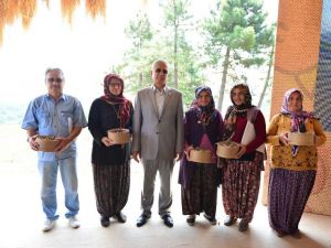 Erdemir’in ‘Tarlalar Sürülsün, Gelenek Sürsün’ kurumsal sosyal sorumluluk projesinde ilk hasat