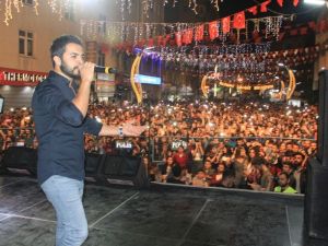 Sanatçı Yusuf Güney Hakkari’de konser verdi