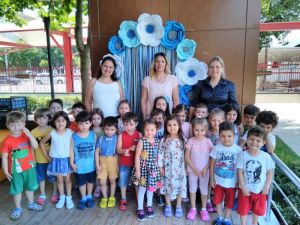 Mezuniyet coşkusunu ve ayrılık üzüntüsünü birlikte yaşadılar