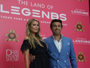 Paris Hilton ailesi ile de Türkiye’ye gelecek