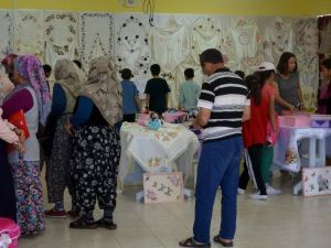 Köylü hanımlardan dikkat çeken yılsonu sergisi