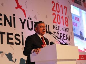 İstanbul Yeni Yüzyıl Üniversitesinde mezuniyet coşkusu