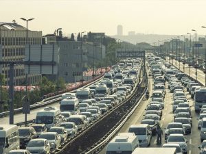 Tatilciler bayramda 53 milyon kilometreden fazla yol kat etti