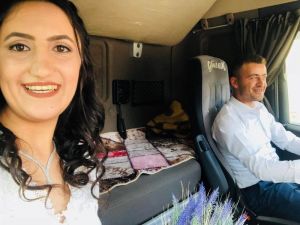Tırı gelin arabası yaptılar