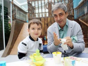 Ünlü oyuncu Necati Şaşmaz, Babalar Günü’nü oğluyla geçirdi