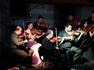 Kuşadası’nda oda orkestrasından balkan müzikleri konseri