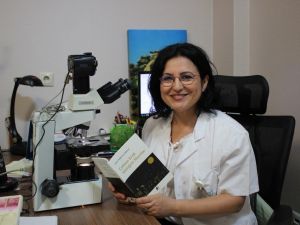 Patoloji uzmanından şiir kitabı