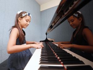 Piyanonun başına 5 yaşında oturdu, bir daha da kalkmadı