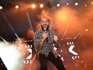 Ünlü şarkıcı Berkay Manisalıları coşturdu