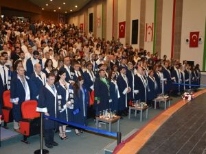 Yakın Doğu Üniversitesinde mezuniyet günü