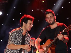 Buray, Karamanlı hayranlarına unutulmaz bir gece yaşattı