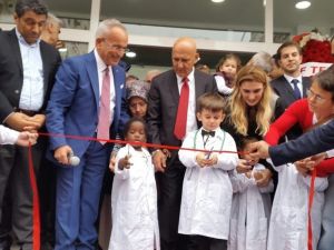 Kurdelesini kestiği hastanede sünnet oldu