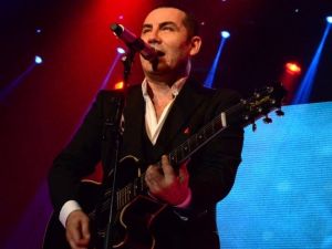 İzmit’in kurtuluşuna Ferhat Göçer’li kutlama