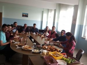 Seminer sonrası tayini çıkan öğretmenler, kahvaltıda bir araya geldi