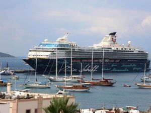 Bodrum’a denizden turist yağdı