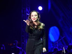 Ebru Gündeş Alanyalı hayranlarını coşturdu