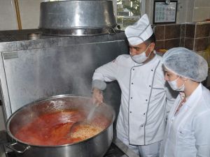 Taşımalı öğrencilerin yemeği öğretmenevinden