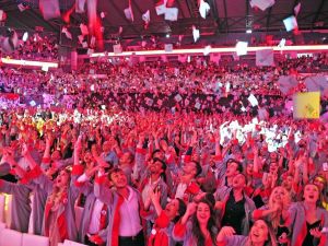 İKÜ 20. dönem mezunlarını uğurladı