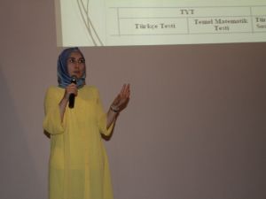 Yeni sistemin ilk sınavı öncesi öğrencilere motivasyon semineri