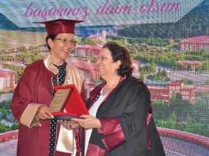 Maltepe Üniversitesi yüksek lisans mezunlarını uğurladı