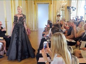 Paris Haute Couture Moda Haftası’ndan renkli görüntüler