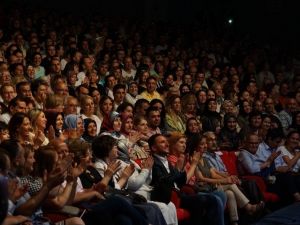 Bursa’da Emel Sayın ve Emre Altuğ rüzgarı