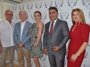 İzmir’den Avrupa’ya gelinlik rüzgarı