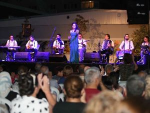Karşıyaka’da açık havada konser keyfi başladı