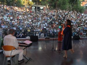 Mezuniyette müzikli veda