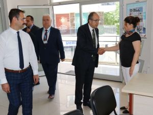 Gördes’te 3 engelli vatandaşa akülü sandalye